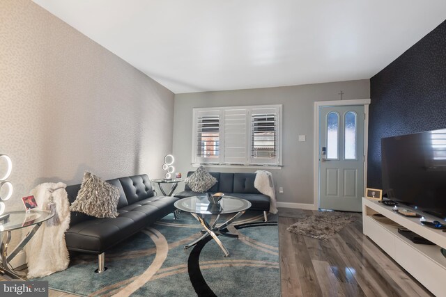 2444 S Percy St, Philadelphia, PA 19148 - living area featuring wood finished floors and baseboards