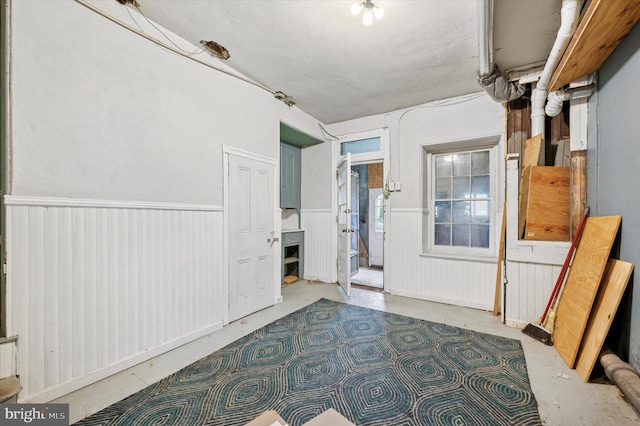 211 Dawson St, Philadelphia, PA 19128 - empty room featuring wainscoting