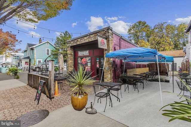 1220 Main Line Blvd Unit 102, Alexandria, VA 22301 - view of patio with a hot tub