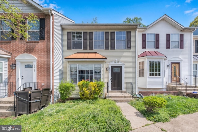6571 Ronald Rd, Capitol Heights, MD 20743 - townhome / multi-family property featuring a standing seam roof and a metal roof