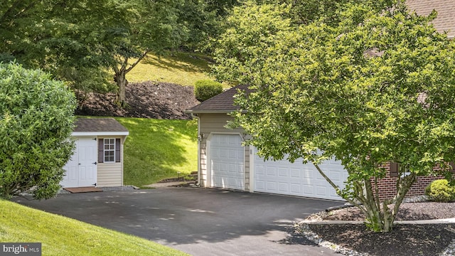 1043 Welsh Ayres Way, Downingtown, PA 19335 - view of garage