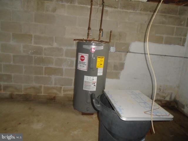472 Lummistown Rd, Cedarville, NJ 08311 - utilities featuring electric water heater
