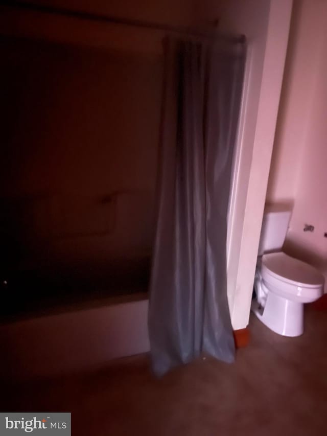472 Lummistown Rd, Cedarville, NJ 08311 - full bathroom featuring toilet and shower / tub combo with curtain