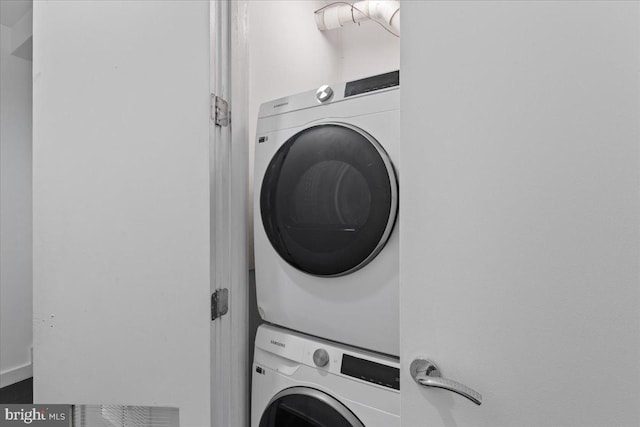 2223 1st St NW Unit 1, Washington, DC 20001 - laundry area with stacked washer / dryer