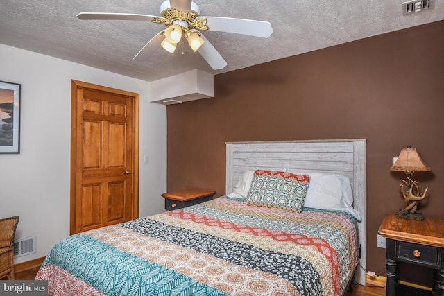 1140 Rock Lodge Rd, Mc Henry, MD 21541 - bedroom featuring a textured ceiling and ceiling fan