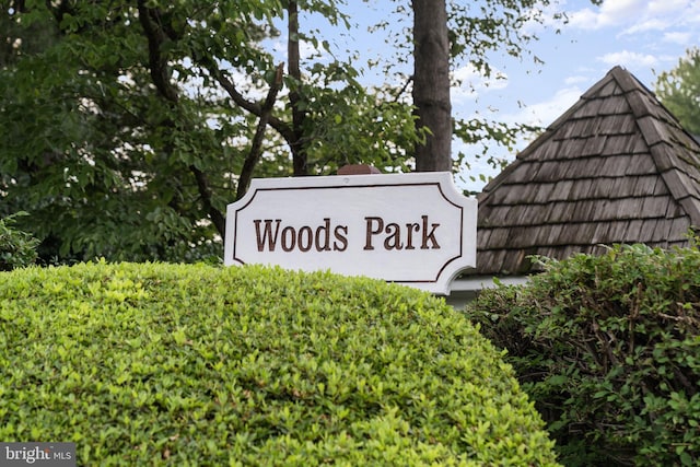 10034 Park Woods Ln, Burke, VA 22015 - view of community / neighborhood sign