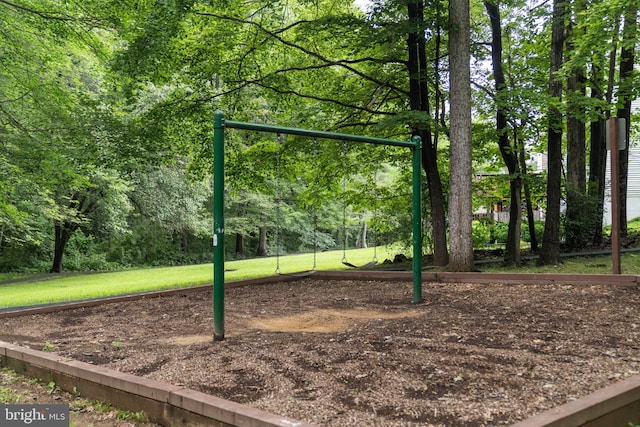 10034 Park Woods Ln, Burke, VA 22015 - view of grassy yard