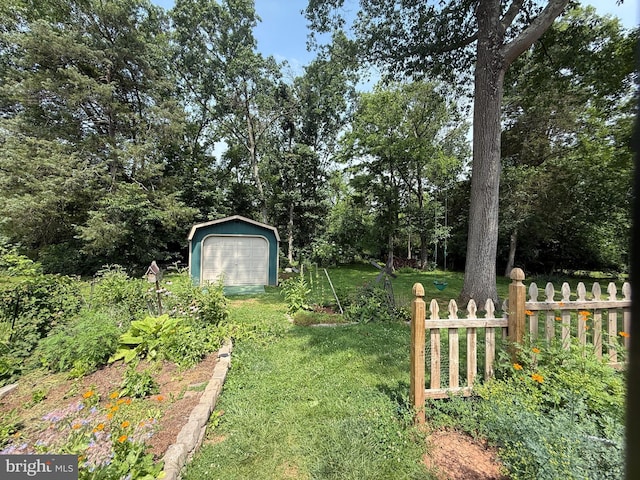 7400 Roxbury Ave, Manassas, VA 20109 - view of yard with a shed