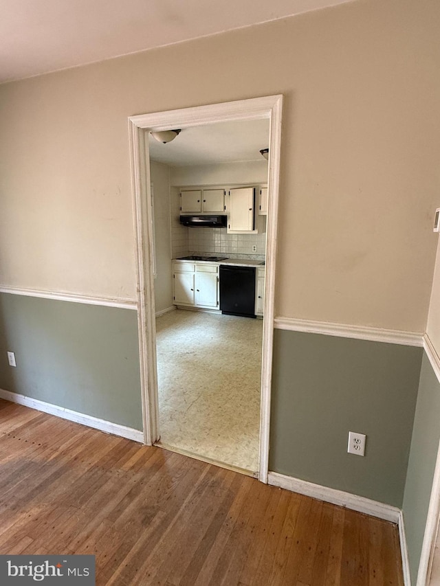 7400 Roxbury Ave, Manassas, VA 20109 - corridor with wood finished floors and baseboards