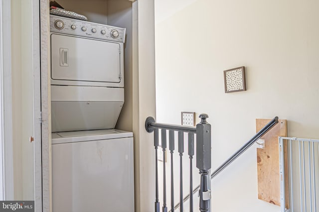 39 Allison Pl, Egg Harbor Township, NJ 08234 - laundry area with stacked washing machine and dryer