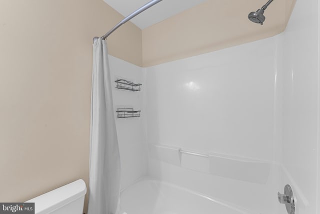 26 Portsmouth Ct, Holland, PA 18966 - full bath featuring shower / bathtub combination with curtain and toilet