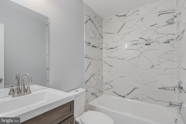 902 Nadine Ct, Landover, MD 20785 - full bath featuring vanity and bathtub / shower combination
