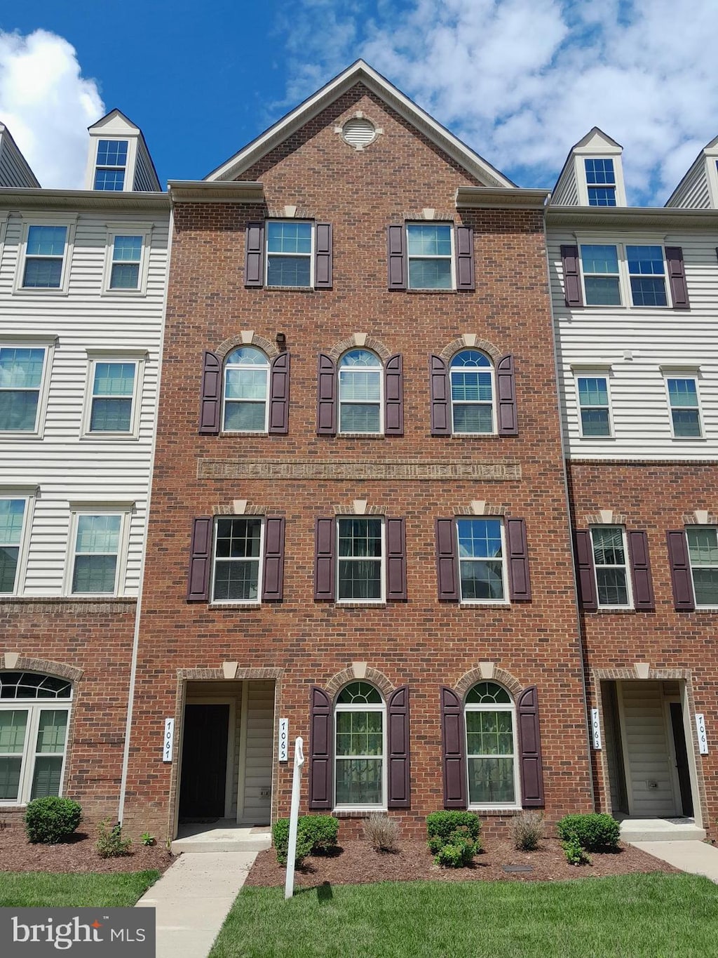 7065 Darbey Knoll Dr, Gainesville, VA 20155 - view of front of property featuring brick siding
