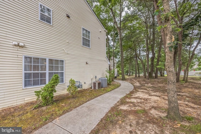 1043 Tristram Cir, Mantua, NJ 08051 - view of side of home