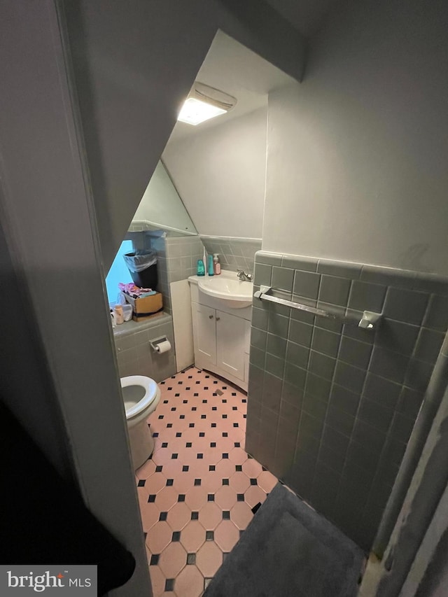7301 Granite Rd, Elkins Park, PA 19027 - bathroom with tile walls, wainscoting, vanity, and a shower