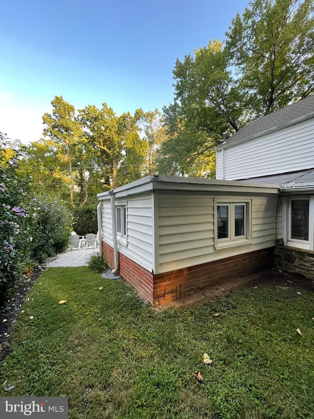 7301 Granite Rd, Elkins Park, PA 19027 - view of side of property with a yard