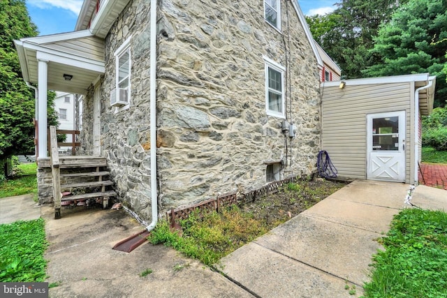 2605 N Sherman St, York, PA 17406 - view of side of home with stone siding