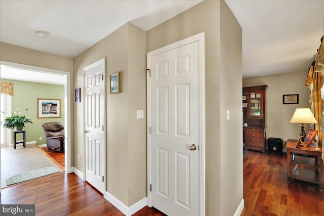 32 Duffield Dr, Lititz, PA 17543 - corridor featuring dark wood-style floors