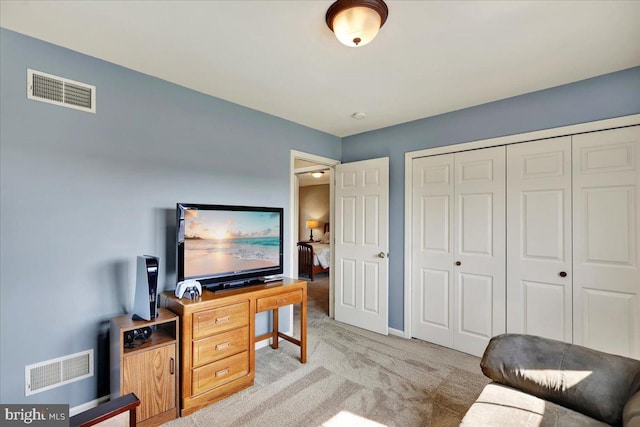 32 Duffield Dr, Lititz, PA 17543 - carpeted living area featuring baseboards