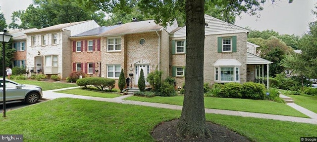 7809 Heatherton Ln, Potomac, MD 20854 - townhome / multi-family property with brick siding and a front yard