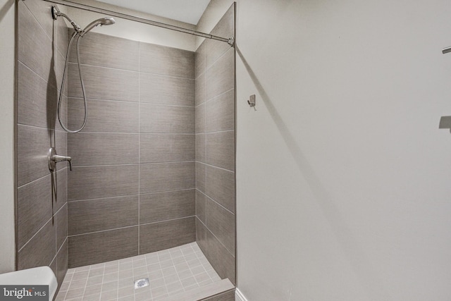 7809 Heatherton Ln, Potomac, MD 20854 - full bathroom featuring a tile shower and toilet