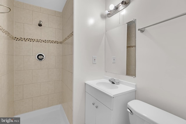18659 Sandpiper Ln, Gaithersburg, MD 20879 - bathroom featuring a tile shower and vanity