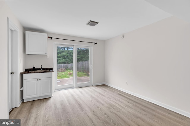 18659 Sandpiper Ln, Gaithersburg, MD 20879 - indoor bar featuring light wood finished floors