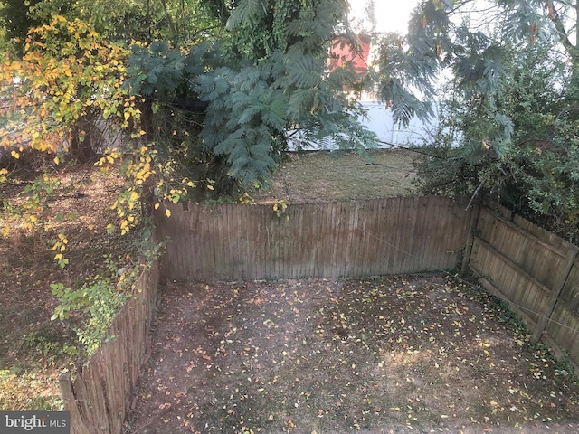 308 E 23rd St, Wilmington, DE 19802 - view of fenced backyard