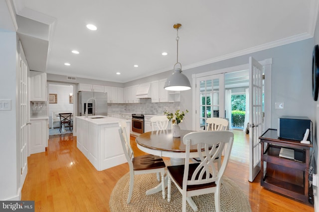 1092 Carriage Hill Pkwy, Annapolis, MD 21401 - dining area featuring crown molding, light wood finished floors, and recessed lighting