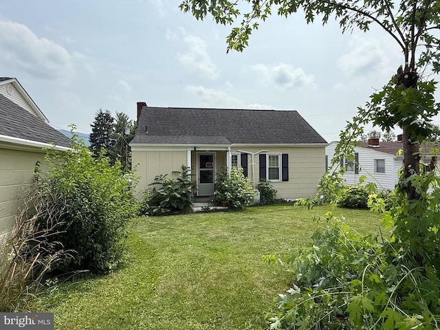 1027 E Washington St, Strasburg, VA 22657 - view of front of property featuring a front lawn