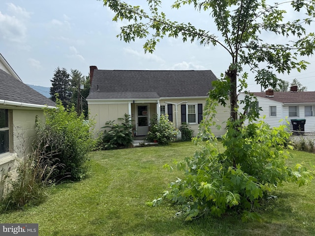 1027 E Washington St, Strasburg, VA 22657 - view of front of property with a front yard