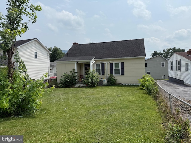 1027 E Washington St, Strasburg, VA 22657 - view of front facade featuring a shingled roof