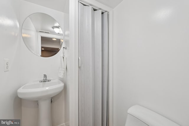 814 Manhattan Beach Rd, Severna Park, MD 21146 - half bathroom with toilet