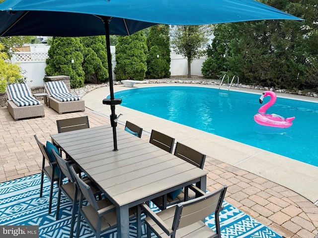 102 Wildflower Ct, Wenonah, NJ 08090 - outdoor pool featuring a patio, outdoor dining space, and a diving board
