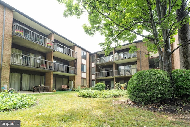 9810 Kingsbridge Dr Unit 102, Fairfax, VA 22031 - view of apartment building / complex