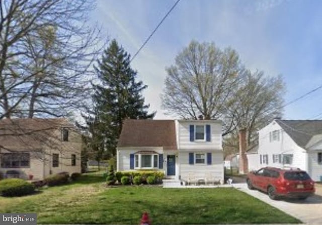478 Alexander Ave, Maple Shade, NJ 08052 - traditional-style home with a front yard