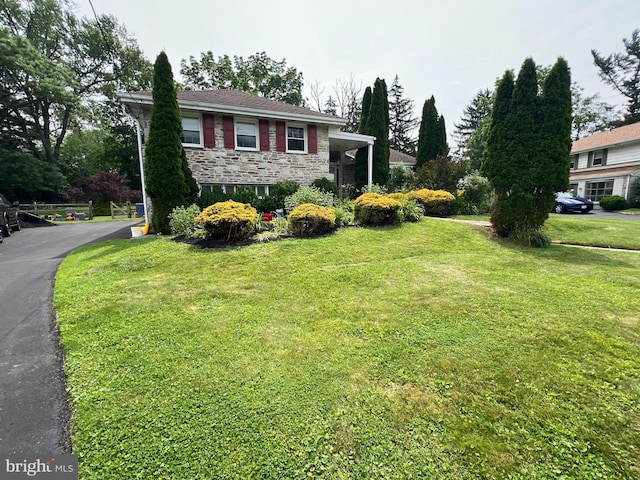 1003 Quill Ln, Oreland, PA 19075 - split level home featuring stone siding and a front yard