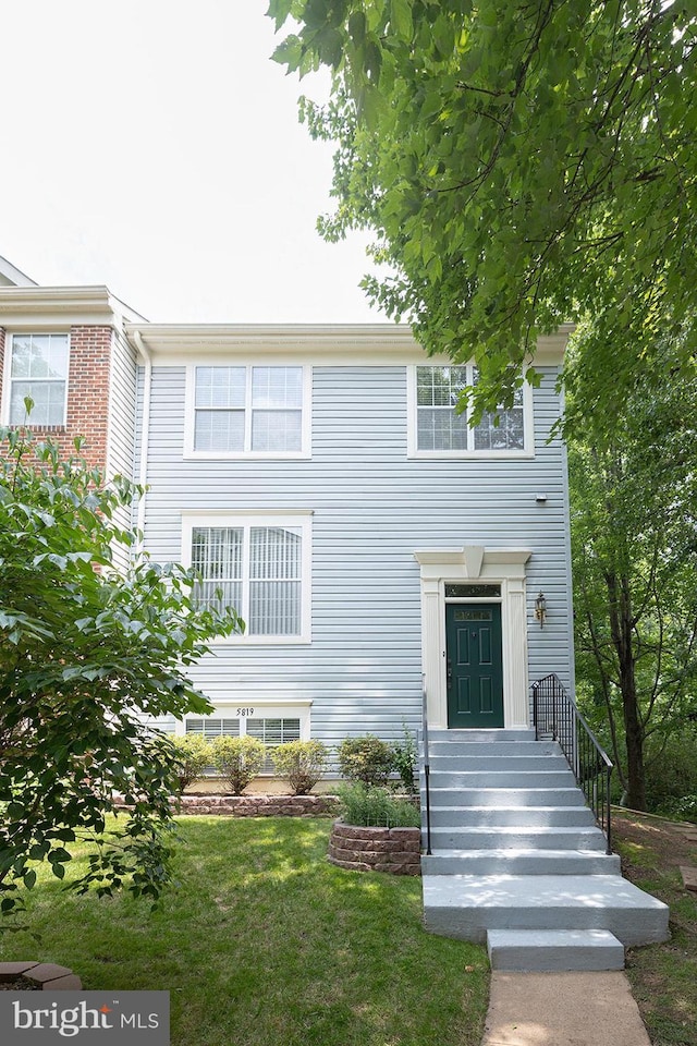 5819 Stream Pond Ct, Centreville, VA 20120 - view of front of house with a front lawn