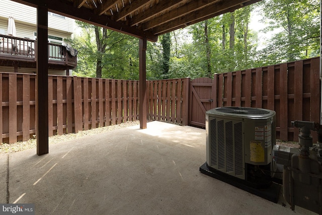 5819 Stream Pond Ct, Centreville, VA 20120 - fenced backyard with a gate and a patio area