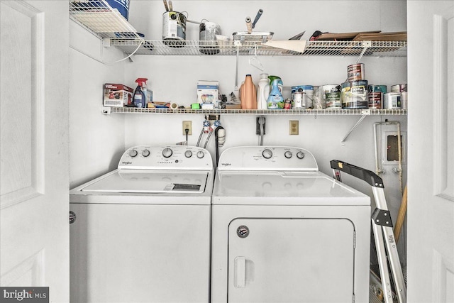 606 Knightsbridge Dr, Hagerstown, MD 21740 - laundry area with washing machine and dryer