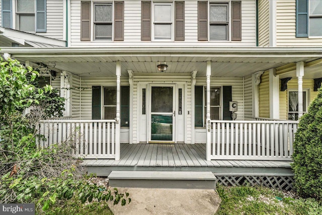606 Knightsbridge Dr, Hagerstown, MD 21740 - property entrance with a porch