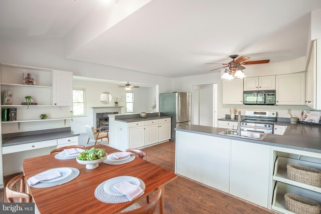 505 Country Pointe Cir, Perkasie, PA 18944 - kitchen with appliances with stainless steel finishes, ceiling fan, dark countertops, and a peninsula