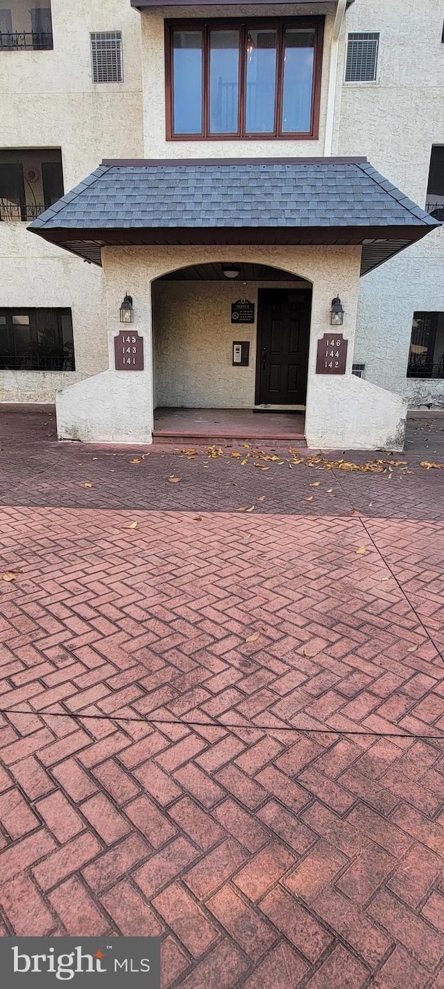 143 Centura, Cherry Hill, NJ 08003 - entrance to property with stucco siding and a high end roof