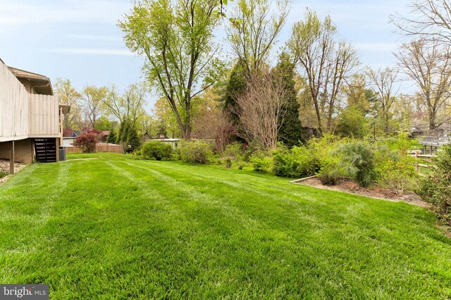 10135 Spring Pools Ln, Columbia, MD 21044 - view of grassy yard with stairs
