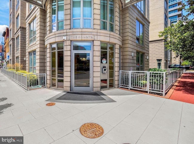 301 Massachusetts Ave NW Unit 301, Washington, DC 20001 - property entrance