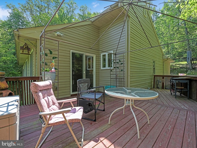 2528 Papoose Dr, Auburn, PA 17922 - view of wooden deck