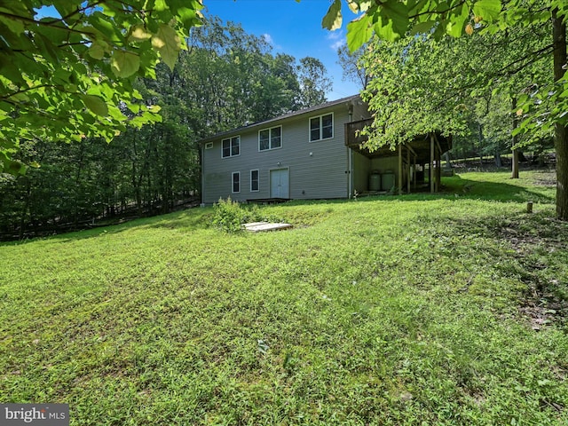 2528 Papoose Dr, Auburn, PA 17922 - view of green lawn featuring a deck