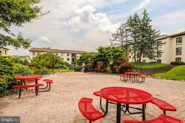 615 Center St Unit T3, Herndon, VA 20170 - surrounding community with a patio