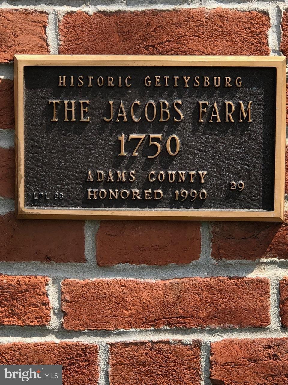 206 E King St, East Berlin, PA 17316 - exterior view