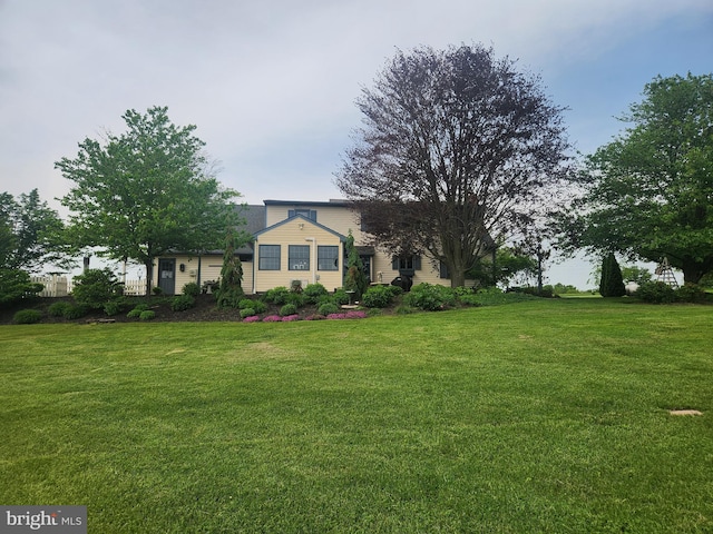 2569 White Oak Rd, Strasburg, PA 17579 - view of front of house with a front lawn